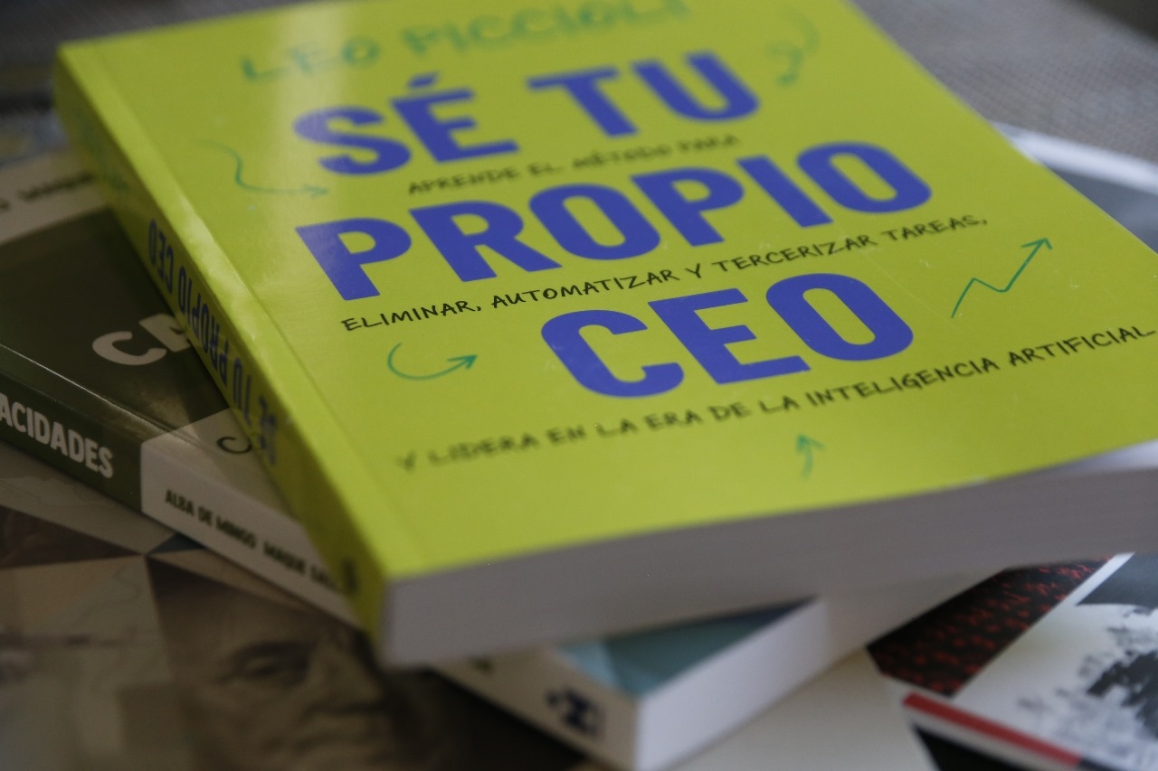 Leo Piccioli en la FIL Guadalajara 2024: Tecnología, Intraemprendimiento y Adaptación Laboral - Diario Cambio 22 - Península Libre
